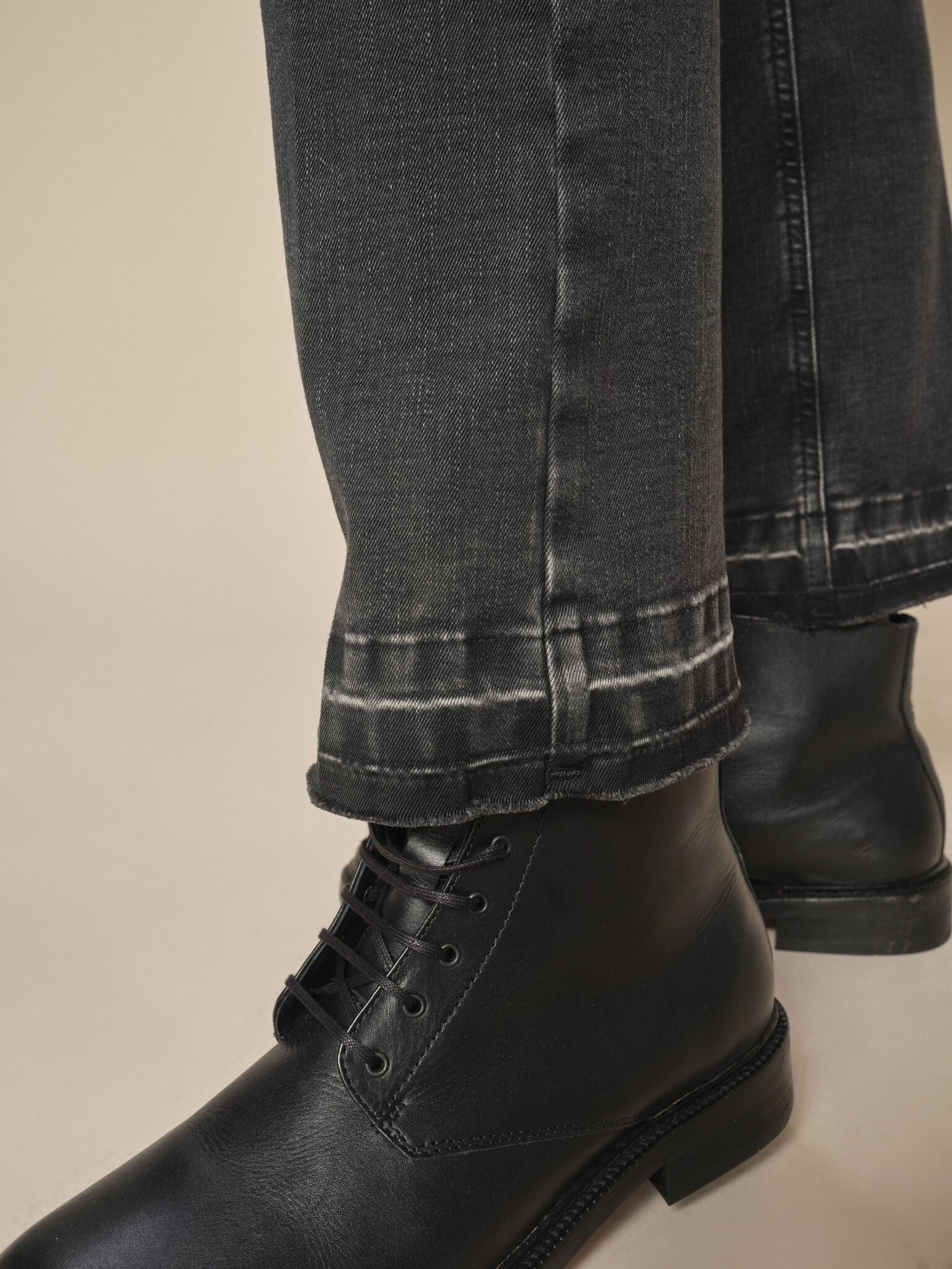 Modelshot / Black / Detail